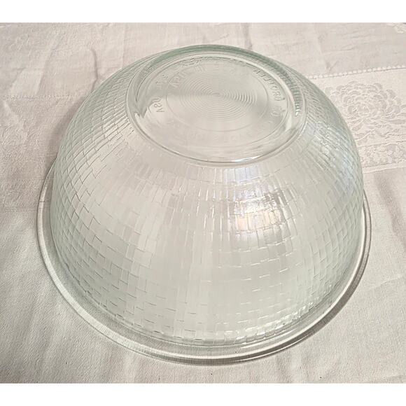 Vintage Pyrex 2.5L Round Borosilicate Glass Bowl Basket Weave Pattern - Picture 3 of 5